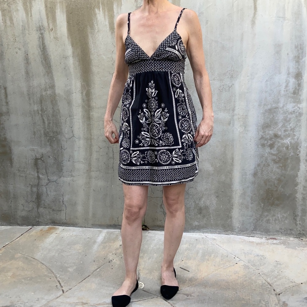 Kimchi Blue black cream off white floral dress Med
